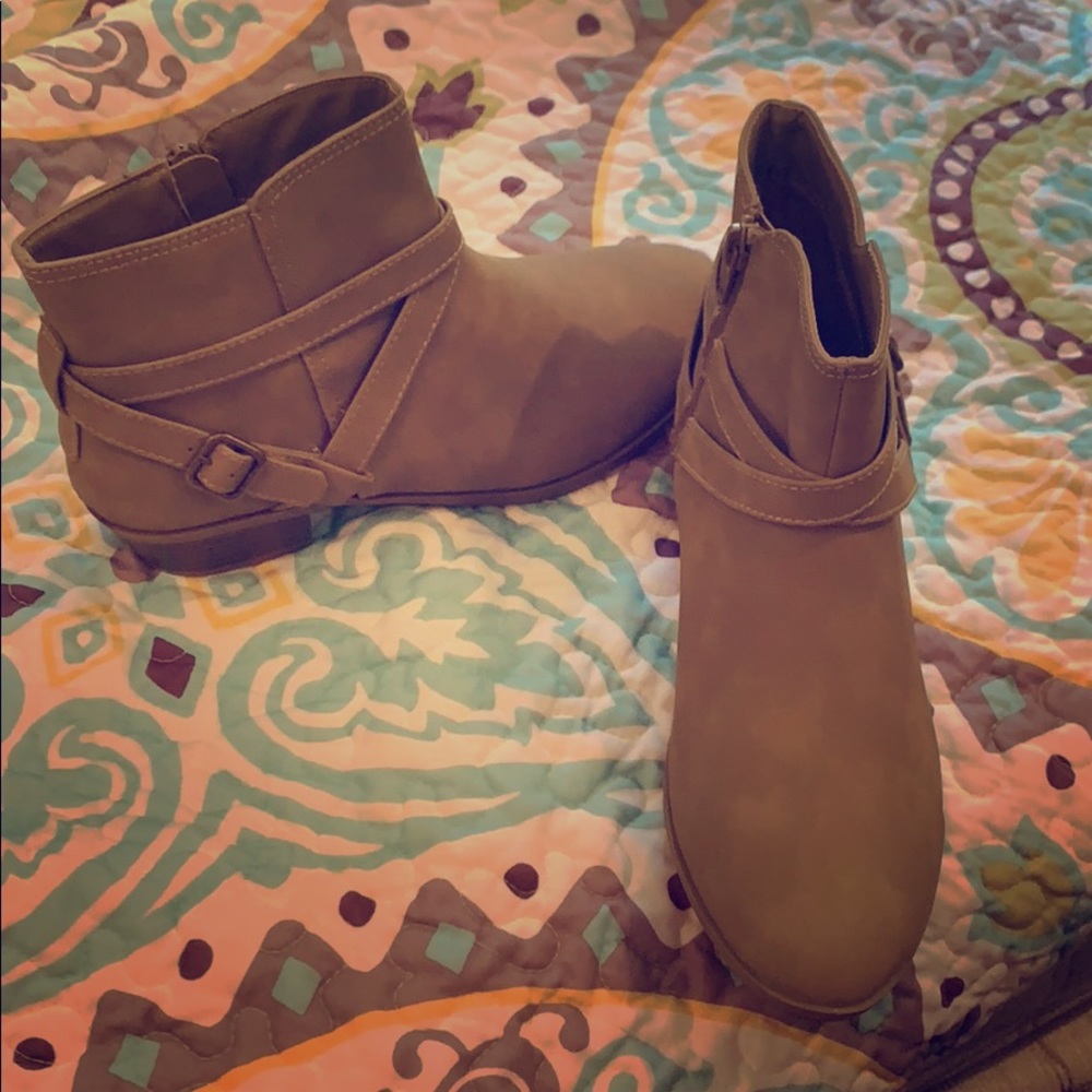 NWOB, SO size 5 booties